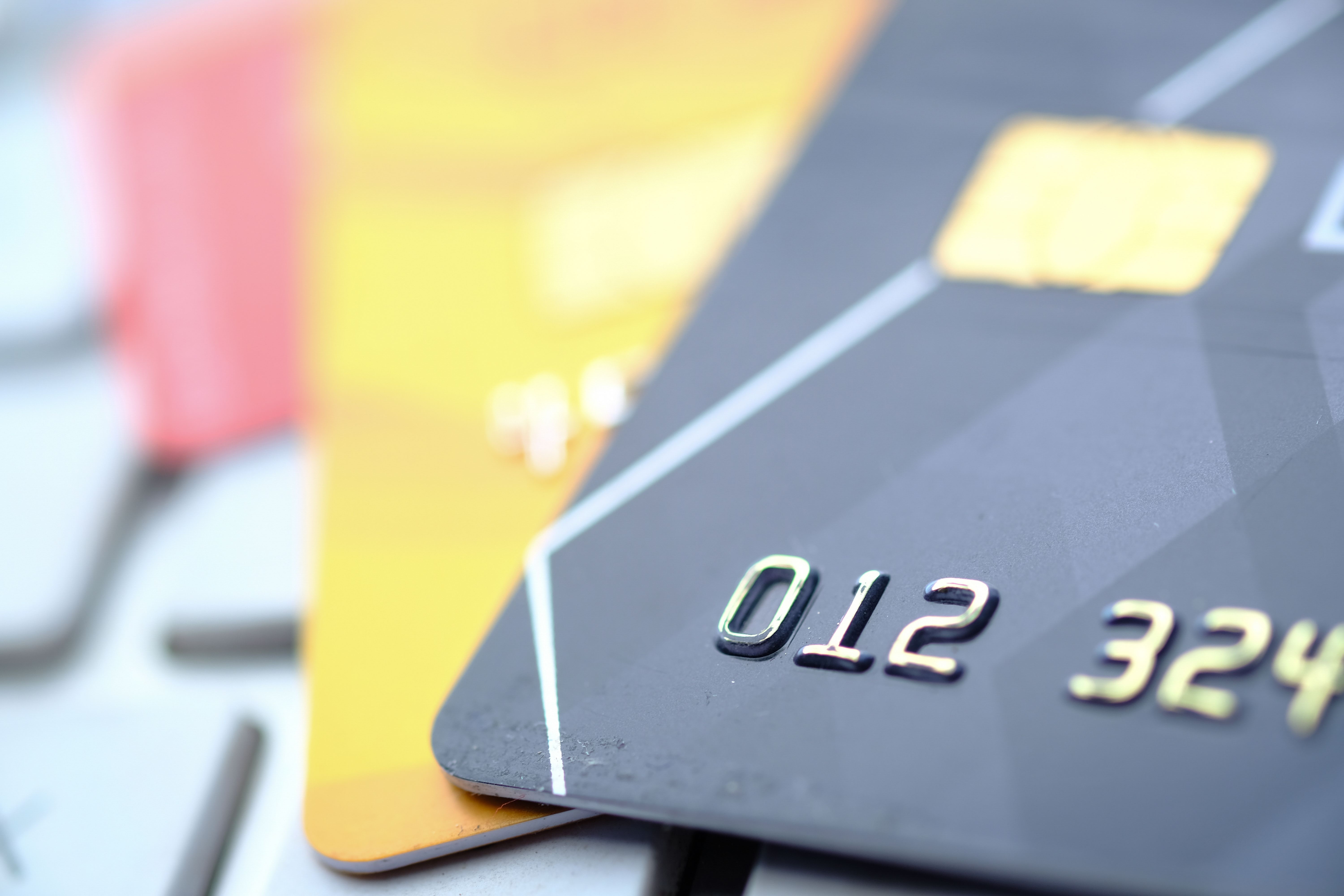 出海金融合规指南：KYC 与 AML 审核在跨境发卡中的关键作用
